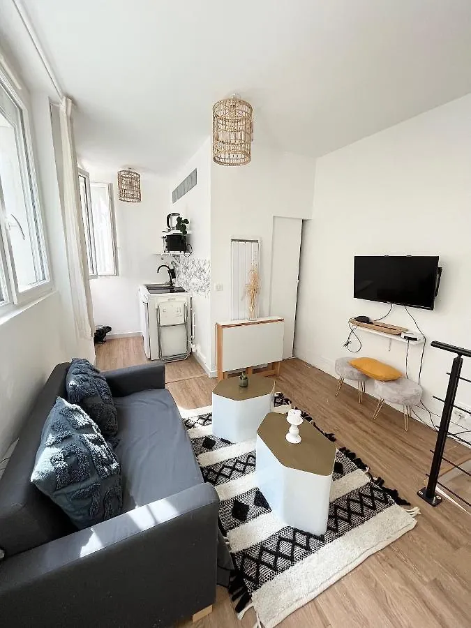 Appartement Paris 0*,